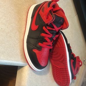 Brand new tried on couldn't fit them